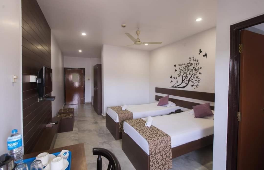 Arya Inn Гувахати Екстериор снимка